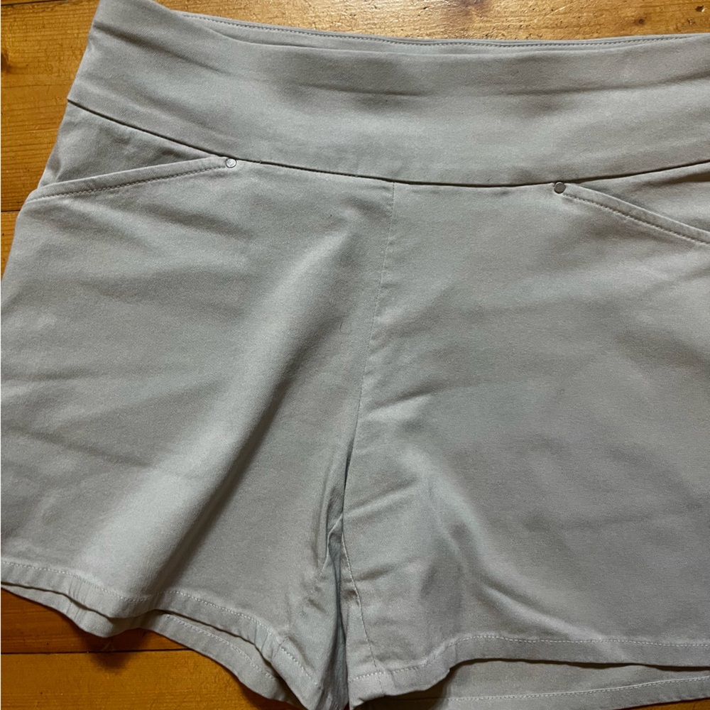 INC stretch short